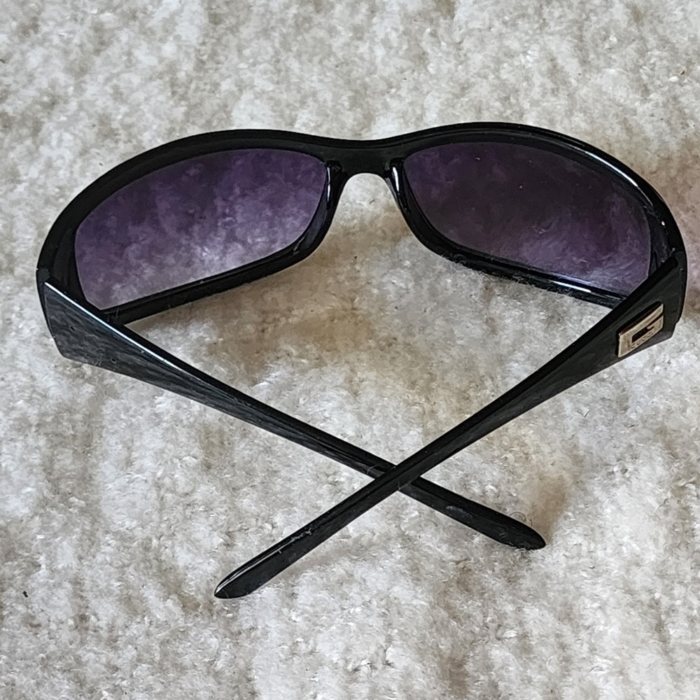 Vintage 90s Gucci rectangular sunglasses color black with gold embellishment - Picture 5 of 9